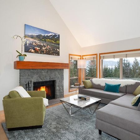 Painted Cliff 11 | Dog Friendly! Ski-In Ski-Out Benchlands Townhome W/ Hot Tub & Fireplace Whistler Exterior photo