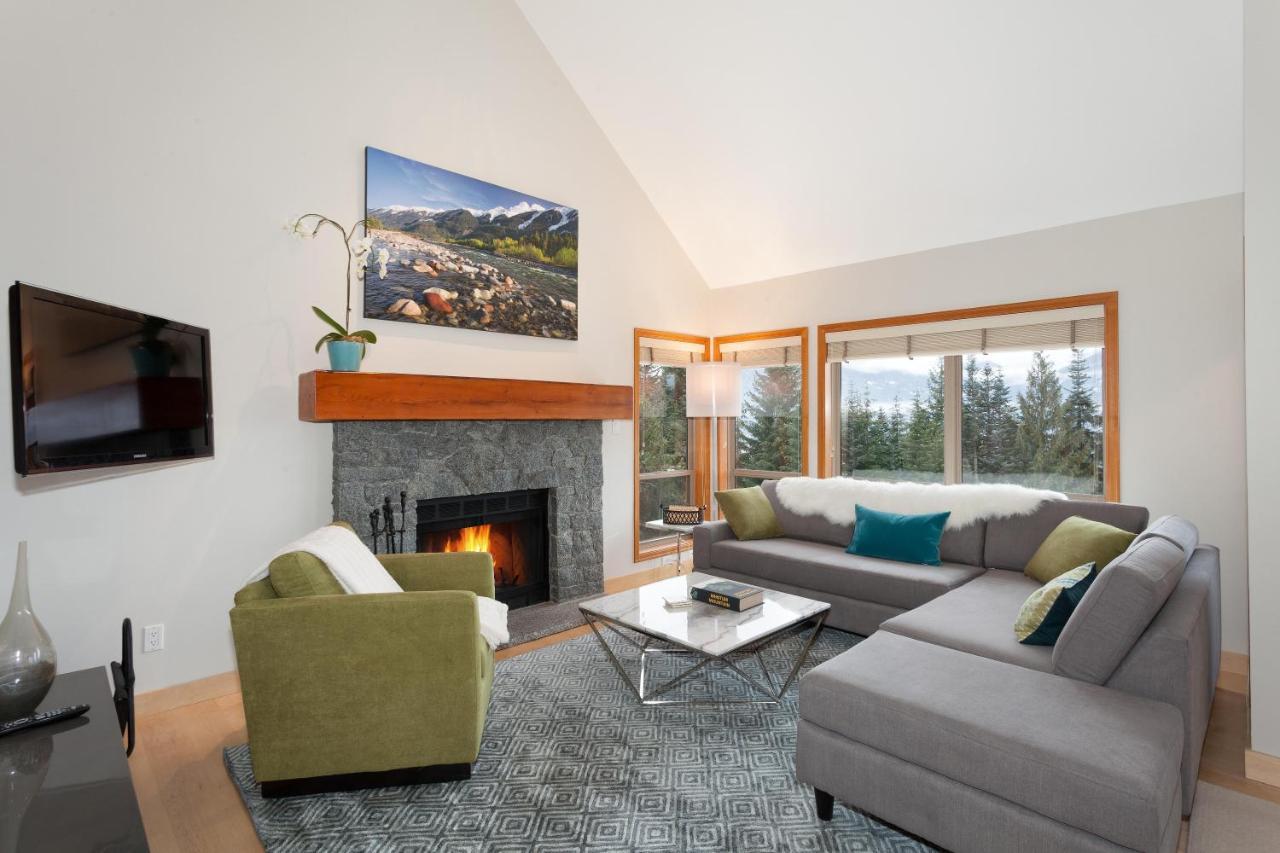 Painted Cliff 11 | Dog Friendly! Ski-In Ski-Out Benchlands Townhome W/ Hot Tub & Fireplace Whistler Exterior photo
