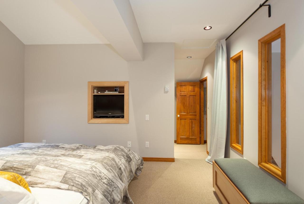 Painted Cliff 11 | Dog Friendly! Ski-In Ski-Out Benchlands Townhome W/ Hot Tub & Fireplace Whistler Exterior photo