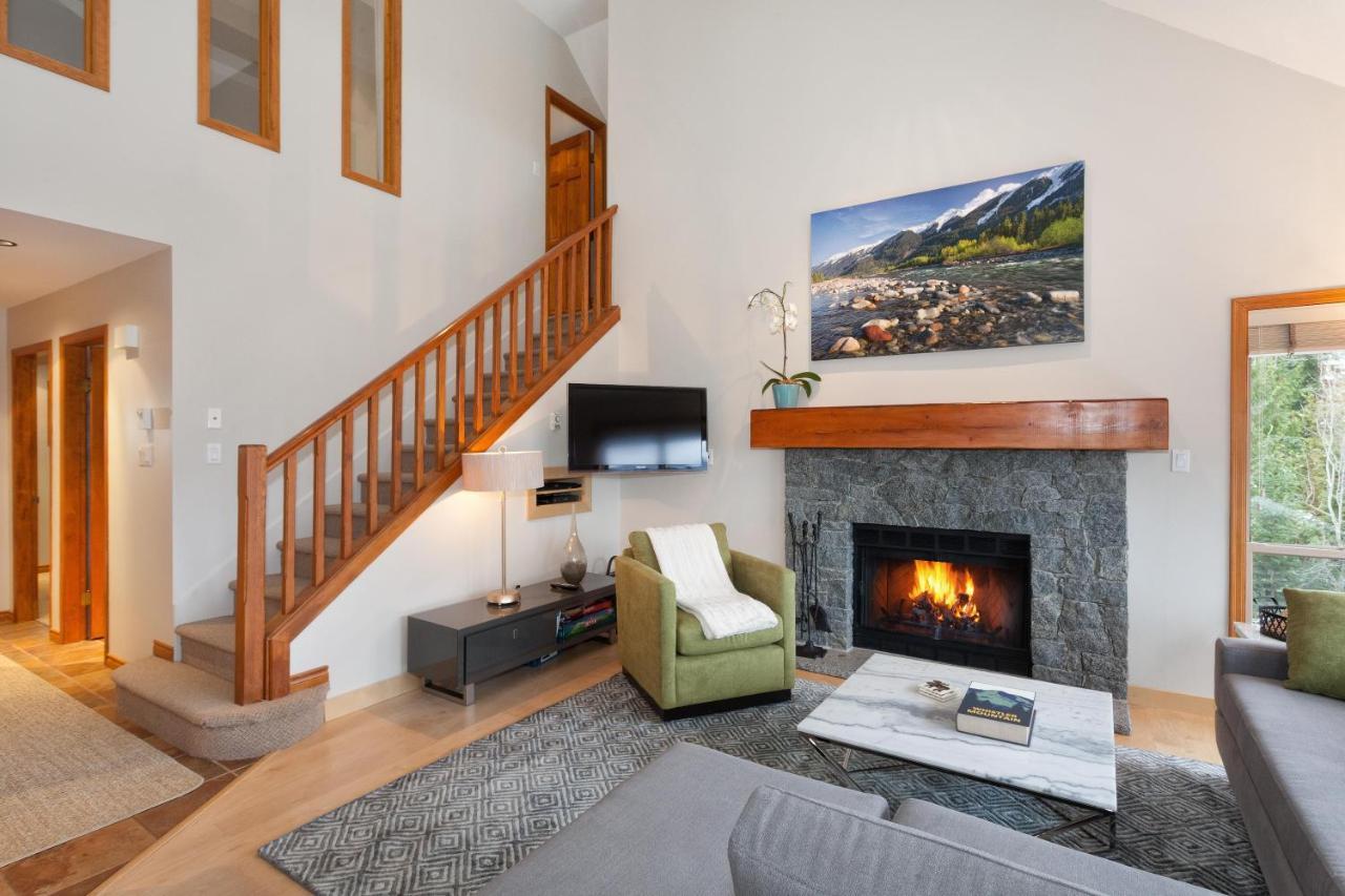 Painted Cliff 11 | Dog Friendly! Ski-In Ski-Out Benchlands Townhome W/ Hot Tub & Fireplace Whistler Exterior photo
