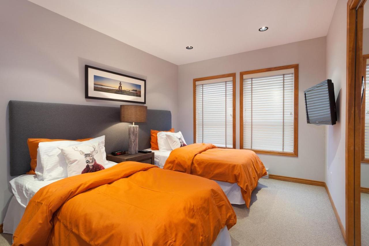 Painted Cliff 11 | Dog Friendly! Ski-In Ski-Out Benchlands Townhome W/ Hot Tub & Fireplace Whistler Exterior photo
