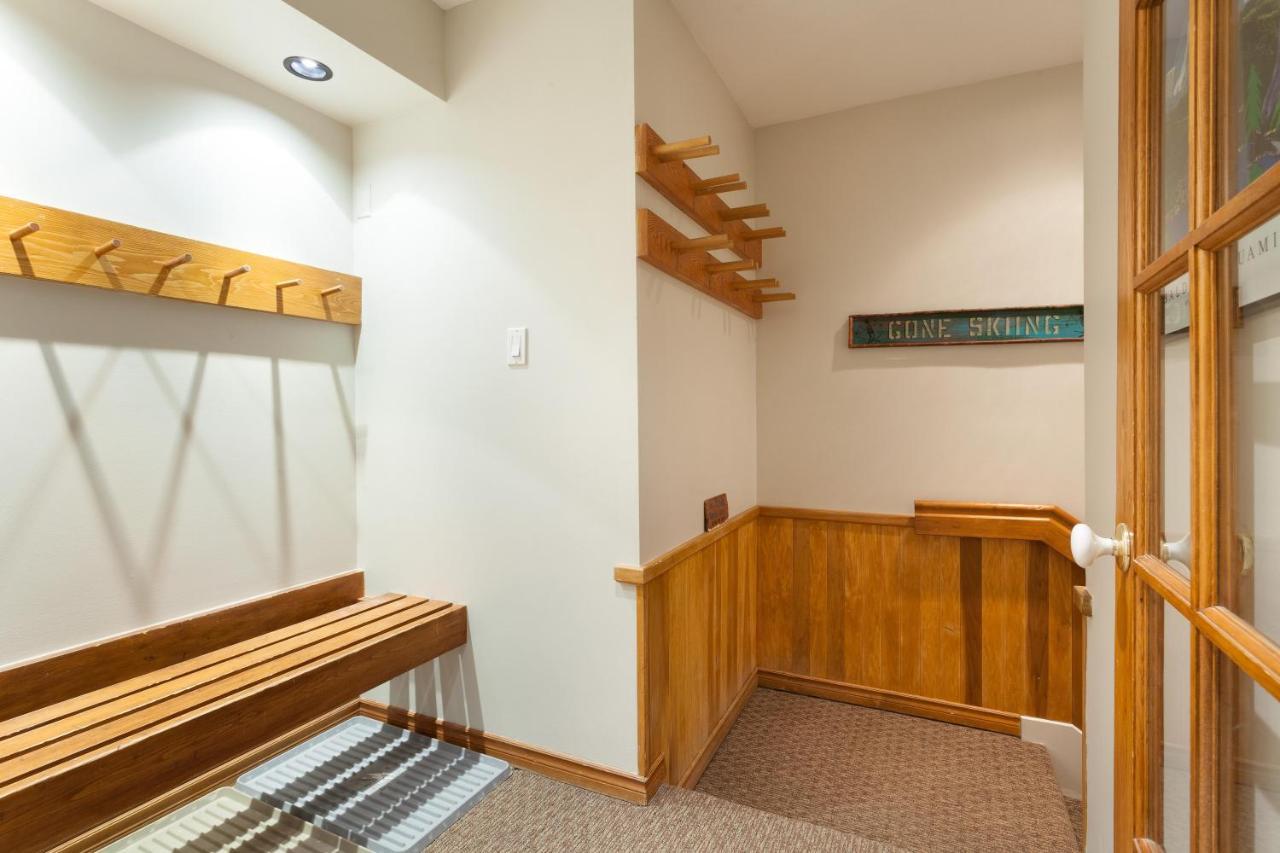 Painted Cliff 11 | Dog Friendly! Ski-In Ski-Out Benchlands Townhome W/ Hot Tub & Fireplace Whistler Exterior photo